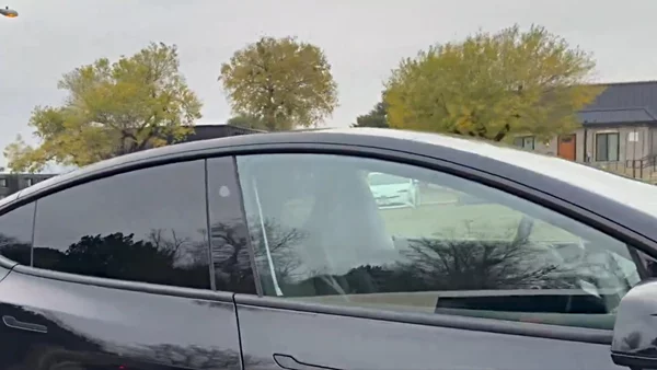 Tesla: Τα robotaxi βγήκαν στους δρόμους χωρίς οδηγούς (video)