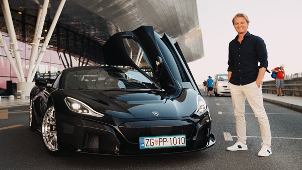 "Σωστά φανταστικό": Ο Nico Rosberg οδηγεί Rimac Nevera