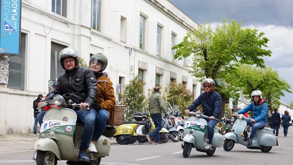 Vespa World Days 2024: Ξεκίνησαν οι εκδηλώσεις εορτασμού 140 χρόνων από την ίδρυση της Piaggio