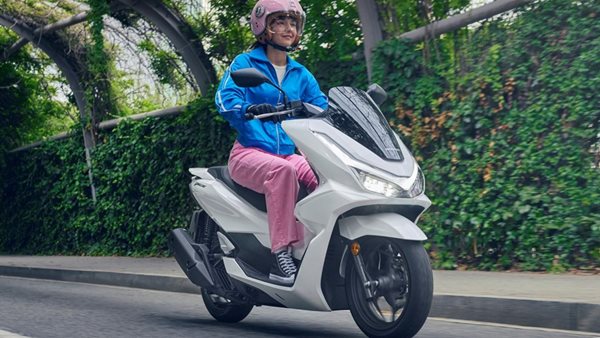 Αυτό είναι το νέο scooter PCX 125 από την Honda