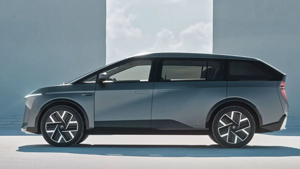 Ιαπωνική φίρμα αυτοκινήτων θέλει συνεργασία με τον κολοσσό Foxconn για να σωθεί