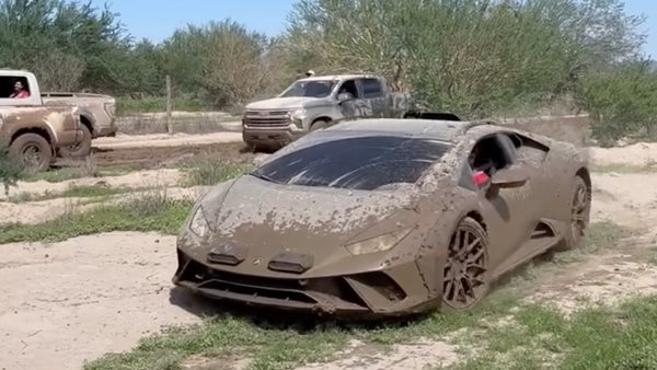 Η Lamborghini Huracan Sterrato σε ένα ακραίο off road που δεν έχεις ξαναδεί (video)