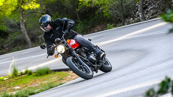 Royal Enfield HNTR 350: Κρυφός κυνηγός