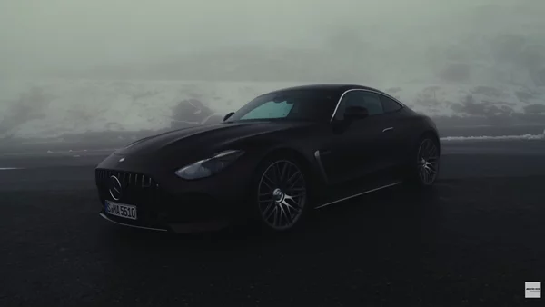 Άκουσε το μοναδικό ήχο του V8 της Mercedes AMG GT 55 (video)