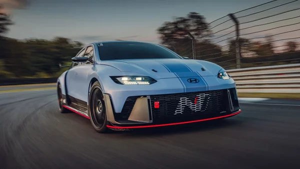 Οδηγήσαμε το Ηyundai RN22e, ένα συναρπαστικό Ioniq 6 σε πακέτο Ν