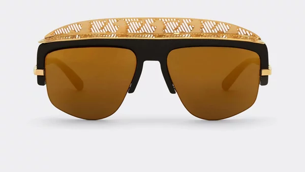 Τα γυαλιά ηλίου της Ferrari έχουν γείσο και τιμή Ferrari