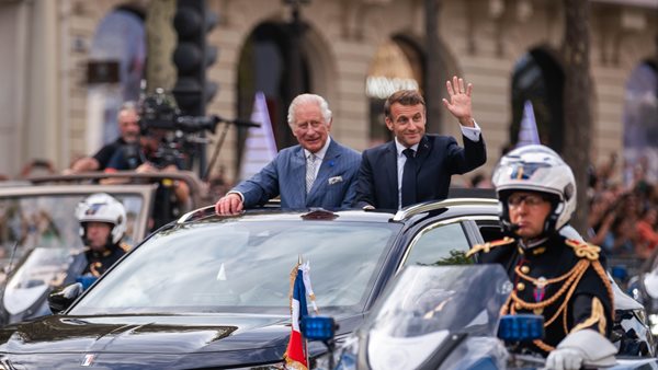 Αυτό είναι το αυτοκίνητο που παρέλασαν Βασιλιάς Κάρολος και Καμίλα στα Ηλύσια Πεδία (εικόνες)