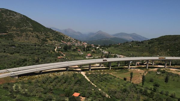 Δύο νέους οδικούς άξονες για την Μακεδονία παρουσίασε ο Σταϊκούρας