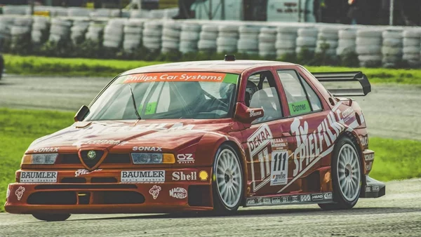 Θρυλική και σπάνια Alfa Romeo εμφανίστηκε στα Μέγαρα και μάγεψε