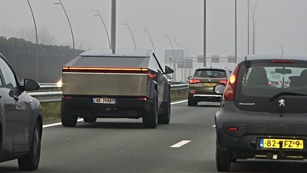 Εντοπίστηκε Tesla Cybertruck με ευρωπαϊκές πινακίδες