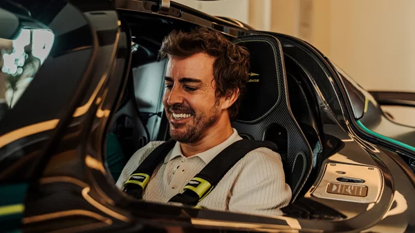 Εμφάνιση Fernando Alonso στο Μονακό με αυτοκίνητο-θρύλο των ράλι (video)