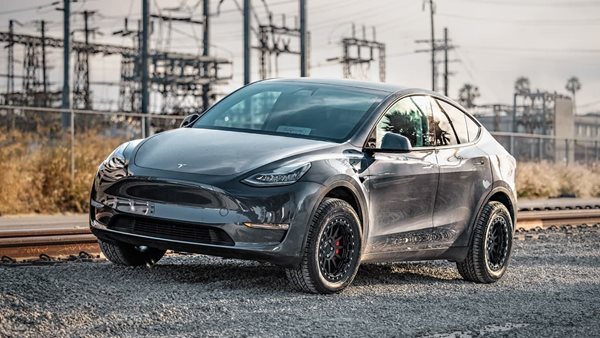 Tesla Model Y εκτός δρόμου; Ναι, από την Unplugged Performance