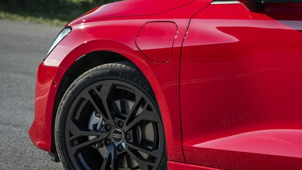 Η φετινή Black Friday ευνοεί ένα φημισμένο premium hatchback