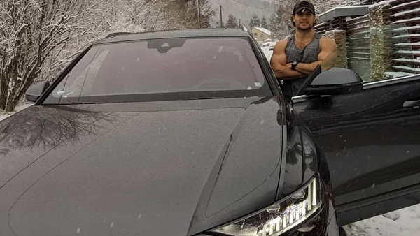 O Henry Cavill και τα πανάκριβα αυτοκίνητα του Superman