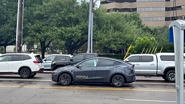 Η Tesla τρολάρει τον ανταγωνισμό του robotaxi με έναν περίεργο τρόπο