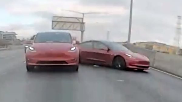Tesla τρακάρει άλλο Tesla και τα καταγράφει σε video τρίτο Tesla