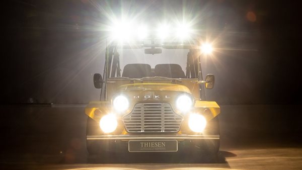 Αυτό το Mini Moke είναι ένα εξάτροχο θηρίο τσέπης και πωλείται