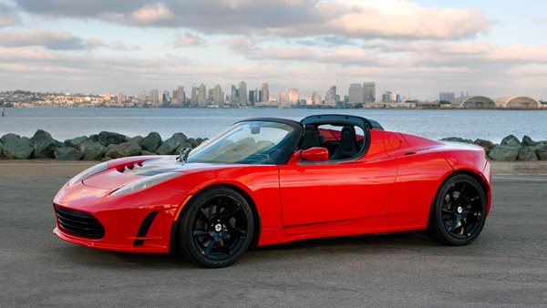 Βρέθηκαν 3 ολοκαίνουργια Tesla Roadster μέσα σε κοντέινερ (εικόνες)