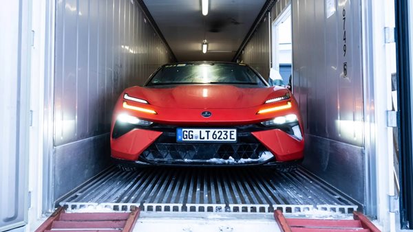 Δες γιατί η Lotus έβαλε τη νέα Emeya σε καταψύκτη