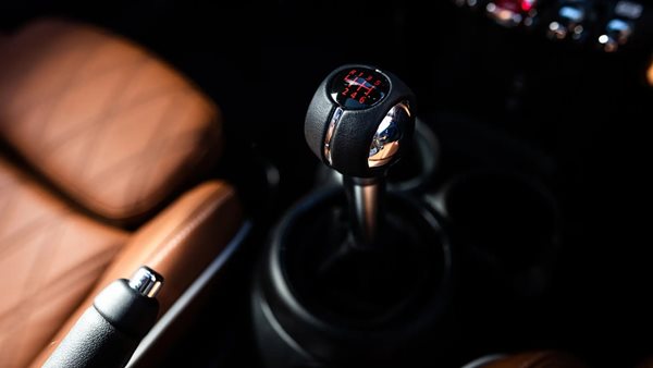 Ποια σημαντική εταιρεία καταργεί το χειροκίνητο κιβώτιο ταχυτήτων