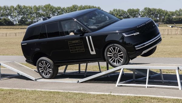 To Range Rover Electric καταργεί το "πιο βρώμικο σημείο του αυτοκινήτου"