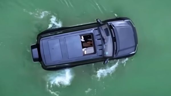 H BYD παρουσίασε αυτοκίνητο που κινείται στο νερό