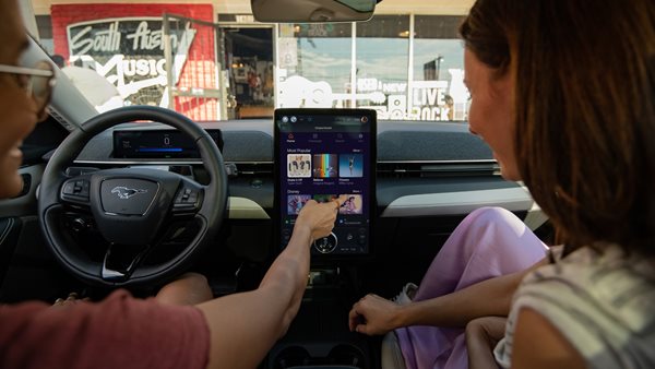 H Ford φέρνει το karaoke στο αυτοκίνητο-πώς λειτουργεί