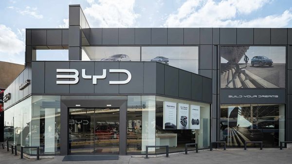 Άνοιξε και δεύτερη κάθετη μονάδα BYD στον Κηφισό