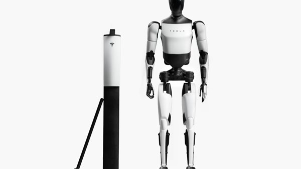 Το μίνι ρομπότ Tesla Optimus πωλείται σε εξωφρενικές τιμές στο eBay