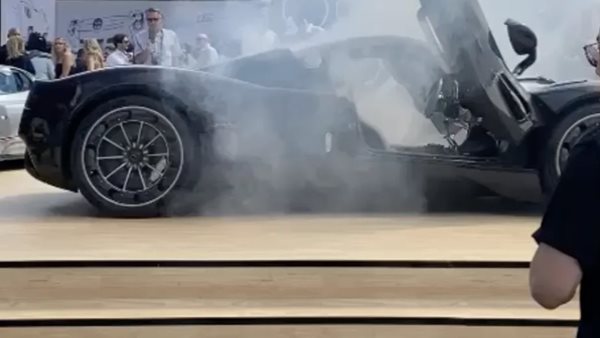 Όχι αυτή δεν είναι μια Pagani Utopia που καίγεται