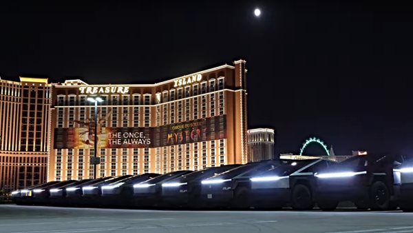 Δείτε το εντυπωσιακό light show των Cybertruck στο Λας Βέγκας (video)