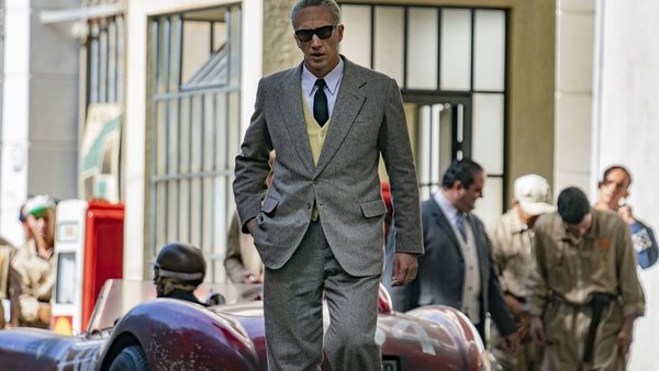 Πρεμιέρα για την ταινία Ferrari στην Βενετία με διθύραμβους (εικόνες)