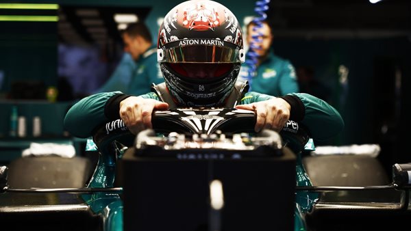 Ο Fernando Alonso παραμένει στην Aston Martin και έχει σοβαρό λόγο