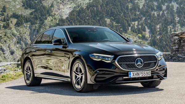 Ποιος διάσημος ηθοποιός πρωταγωνιστεί στη νέα καμπάνια της Mercedes