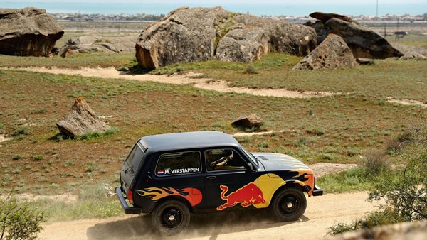 Ένας αγώνας με Lada Niva και Verstappen εναντίον Ricciardo (video)