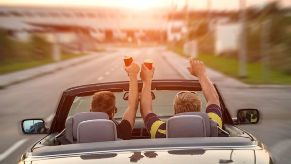 Η τροχαία έκοψε πάνω από 22.000 κλήσεις σε μια εβδομάδα γιατί οι Έλληνες μπορούμε και χειρότερα