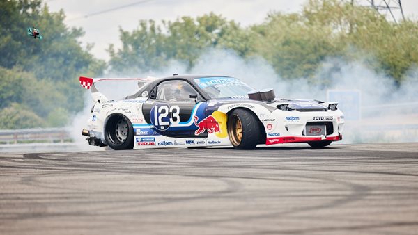 O Max Verstappen μαθαίνει drift από τον καλύτερο