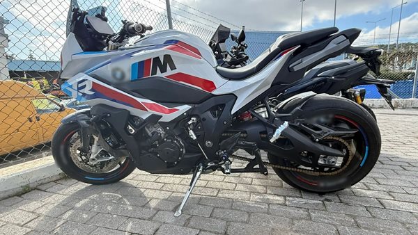 Νέες συλλήψεις από το YouTube-Μοτοσυκλέτες με 250 χλμ./ώρα στην Αττική Οδό