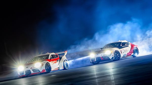 Δείτε δύο αυτόνομα Toyota Supra να κάνουν drift χωρίς οδηγούς (video)