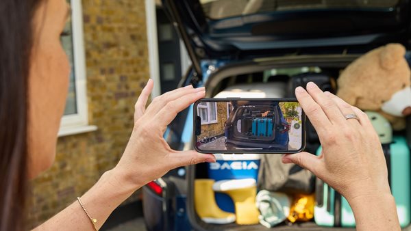 Εφαρμογή επαυξημένης πραγματικότητας σε βοηθάει να φορτώνεις το αυτοκίνητο