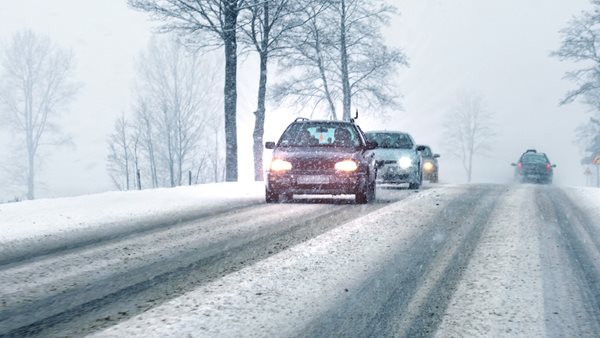 Κακοκαιρία "Μπάρμπαρα": Πού υπάρχουν προβλήματα στο οδικό δίκτυο