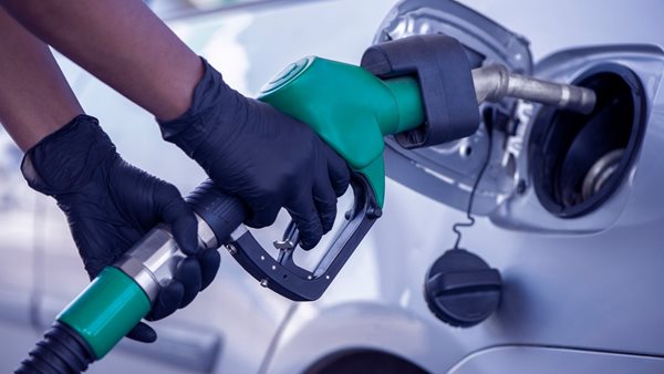 Fuel Pass: Τα βήματα για να πάρετε το επίδομα καυσίμων