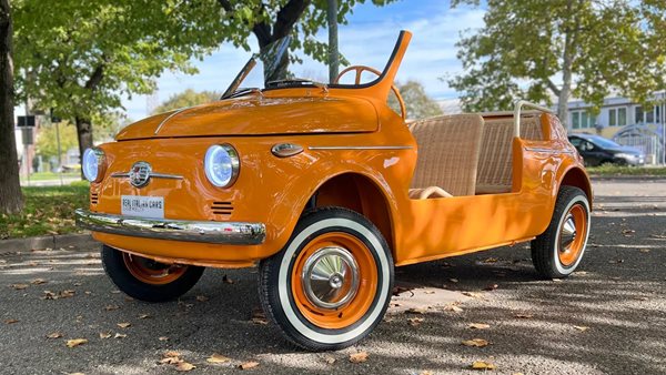 Αυτό το restomod Fiat 500 είναι το απόλυτο όχημα για παραλία