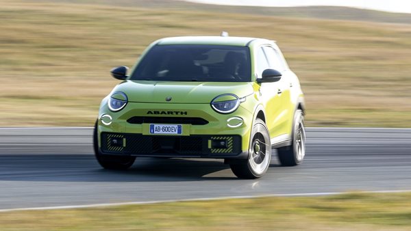 To ηλεκτρικό Abarth 600e έρχεται με τιμή θερμικού αυτοκινήτου