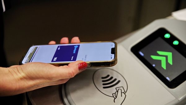 Ποιοι επιβάτες δεν μπορούν να χρησιμοποιήσουν το σύστημα "tap2ride" στις συγκοινωνίες