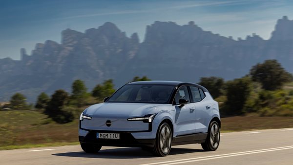 Νέο Volvo EX30 από 29.900 ευρώ με επιδότηση ηλεκτροκίνησης Volvo