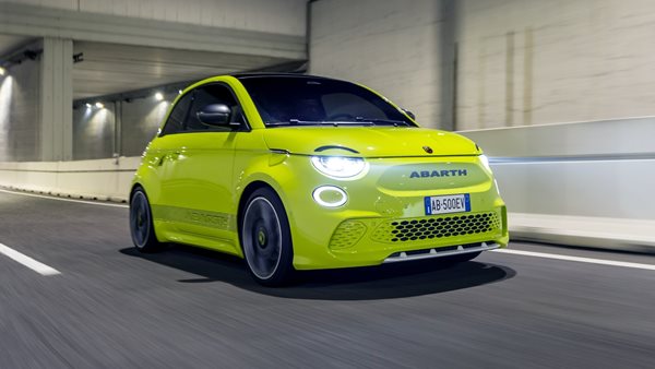 Abarth 500e: Μίνι ηλεκτρικό hot hatch με 155 ίππους
