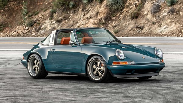 Αυτή η πανέμορφη Porsche 911 Targa είναι η 300η της Singer