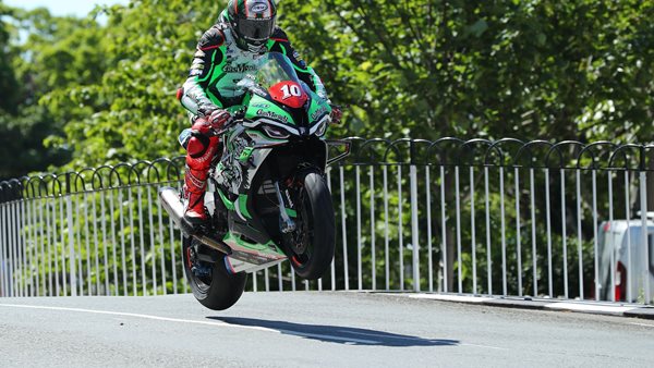 Το απίστευτο σώσιμο ενός θρύλου της μοτοσυκλέτας (video)