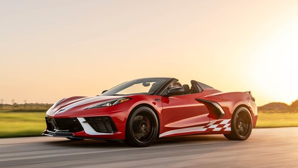 Η Hennessey Corvette C8 "διαλύει" το Tesla Cybertruck σε αγώνα drag